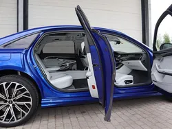 Blau Gebraucht 2024 Audi A8L Exclusive Limousine | 96.800 €