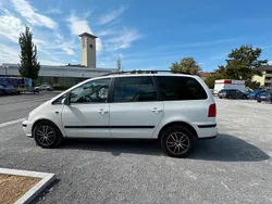 Weiß Gebraucht 2010 Seat Alhambra Van / Kleinbus | 4.700 € (Teuer)