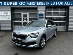 Brilliantsilber metallic Gebraucht 2024 Skoda Kamiq Selection SUV | 19.650 € (Fairer Preis)