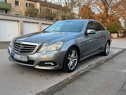 Grau Gebraucht 2009 Mercedes E350 Avantgarde Limousine | 8.950 € (Fairer Preis)