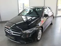 Schwarz Gebraucht 2019 Mercedes B180 Style Van / Kleinbus | 30.879 €