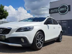 Weiß Gebraucht 2015 Volvo V40 CC Momentum Kombi | 15.500 € (Fairer Preis)