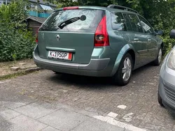 Grün Gebraucht 2004 Renault Mégane GrandTour Kombi | 2.100 €
