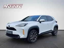 Schneeweiß Gebraucht 2023 Toyota Yaris Cross Team SUV | 24.990 € (Fairer Preis)