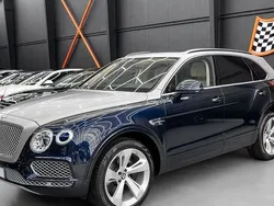 Blau Gebraucht 2017 Bentley Bentayga Mulliner SUV | 77.800 € (Superpreis)