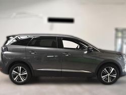 Grau metallic Gebraucht 2023 Peugeot 5008 Allure Van / Kleinbus | 26.970 € (Fairer Preis)
