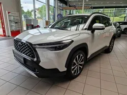 Platinum weiß (metallic) Gebraucht 2023 Toyota Corolla Hybrid Team SUV | 32.990 € (Fairer Preis)