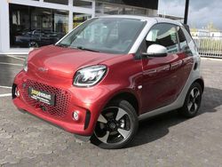 Carmine red metallic Gebraucht 2023 Smart ForTwo Electric Drive Passion Cabrio | 14.808 € (Fairer Preis)