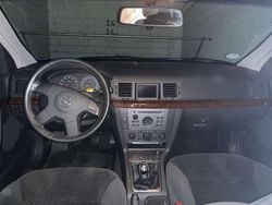 Blau Gebraucht 2002 Opel Vectra Elegance Limousine | 2.000 € (Etwas zu teuer)