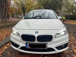 Weiß Gebraucht 2017 BMW 220 Gran Tourer Advantage Van / Kleinbus | 8.999 € (Guter Preis)