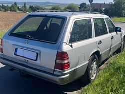 Silber Gebraucht 1996 Mercedes E220 Limousine | 2.800 € (Superpreis)