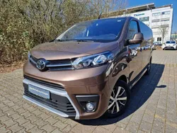 Barriquebraun metallic Gebraucht 2023 Toyota Proace Verso Comfort Kombi | 35.900 € (Fairer Preis)