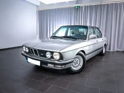 Grau Gebraucht 1987 BMW 525 Limousine | 17.999 €