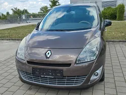 Braun Gebraucht 2011 Renault Scénic III Luxe Van / Kleinbus | 3.990 € (Guter Preis)