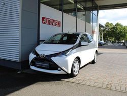 Weiß Gebraucht 2014 Toyota Aygo X-play Kleinwagen | 9.990 € (Teuer)