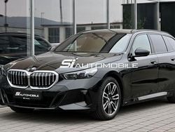 Black sapphire metallic Gebraucht 2024 BMW 520 M Sport Kombi | 51.950 € (Guter Preis)