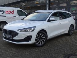 Weiß Gebraucht 2023 Ford Focus Titanium Limousine | 19.990 € (Fairer Preis)