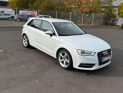 Weiß Gebraucht 2016 Audi A3 Comfort Limousine | 13.000 € (Guter Preis)