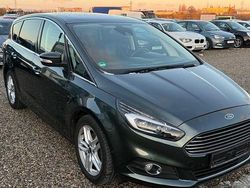 Grün Gebraucht 2016 Ford S-MAX Titanium Van / Kleinbus | 14.990 € (Fairer Preis)