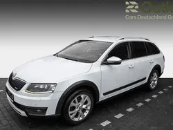 Weiß Gebraucht 2015 Skoda Octavia Scout 4x4 Kombi | 12.900 € (Fairer Preis)