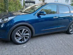 Blau Gebraucht 2017 Kia Niro Spirit SUV | 14.700 € (Etwas zu teuer)
