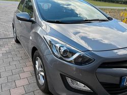 Grau Gebraucht 2014 Hyundai i30 Edition Limousine | 9.500 € (Etwas zu teuer)