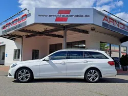 Weiß Gebraucht 2015 Mercedes E220 Avantgarde Limousine | 10.400 €