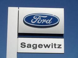 Braun Gebraucht 2015 Ford C-MAX Business Edition Van / Kleinbus | 8.990 €