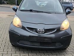 Grau Gebraucht 2006 Toyota Aygo Kleinwagen | 1.499 € (Fairer Preis)