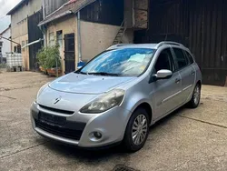 Silber Gebraucht 2010 Renault Clio II Kleinwagen | 2.500 €