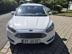 Weiß Gebraucht 2016 Ford Focus Titanium Kombi | 5.500 € (Guter Preis)