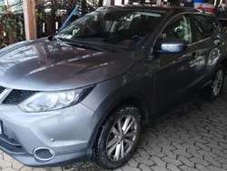 Grau Gebraucht 2016 Nissan Qashqai Acenta SUV | 12.800 € (Fairer Preis)
