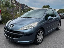 Grau Gebraucht 2008 Peugeot 207 Coupé | 1.850 €