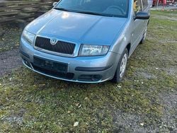 Grau Gebraucht 2006 Skoda Fabia Kleinwagen | 1.599 € (Fairer Preis)