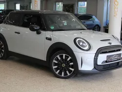 White silver metallic Gebraucht 2022 Mini Cooper SE Kleinwagen | 18.880 € (Fairer Preis)