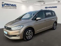 Beige Gebraucht 2018 VW Touran Sound Van / Kleinbus | 17.650 € (Guter Preis)