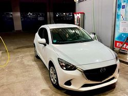 Weiß Gebraucht 2018 Mazda 2 Kleinwagen | 8.590 € (Fairer Preis)