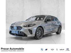 Grau Neu 2025 BMW M135 M Sport Kleinwagen | 60.699 € (Etwas zu teuer)