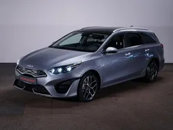 Silver metallic Gebraucht 2023 Kia Ceed Sportswagon Platinum Kombi | 23.449 € (Superpreis)