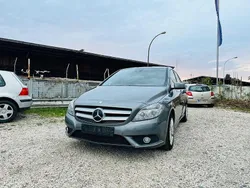 Grau Gebraucht 2013 Mercedes B180 Van / Kleinbus | 5.499 € (Fairer Preis)