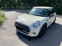 Weiß Gebraucht 2016 Mini ONE Kleinwagen | 12.000 €