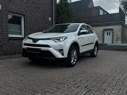 Weiß Gebraucht 2017 Toyota RAV4 SUV | 18.900 € (Superpreis)