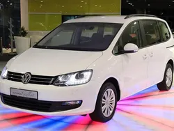 Pure white Gebraucht 2015 VW Sharan Trendline Van / Kleinbus | 16.750 € (Fairer Preis)