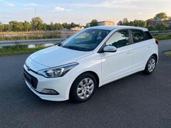Weiß Gebraucht 2016 Hyundai i20 Classic Kleinwagen | 6.250 € (Fairer Preis)