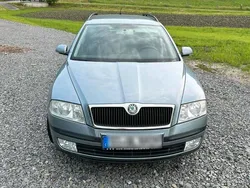 Grau Gebraucht 2005 Skoda Octavia Kombi | 2.050 € (Fairer Preis)