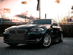 Grau Gebraucht 2011 BMW 525 Kombi | 11.000 €