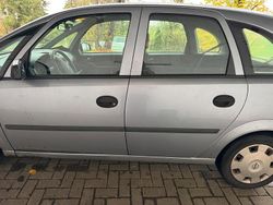 Grau Gebraucht 2009 Opel Meriva Van / Kleinbus | 2.499 €