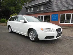 Weiß Gebraucht 2010 Volvo V70 Drive Kinetic Kombi | 4.490 € (Fairer Preis)
