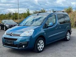Blau Gebraucht 2017 Citroën Berlingo Shine Van / Kleinbus | 13.800 € (Etwas zu teuer)