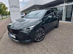 Grün Gebraucht 2024 BMW 218 Active Tourer M Sport Van / Kleinbus | 28.990 € (Guter Preis)
